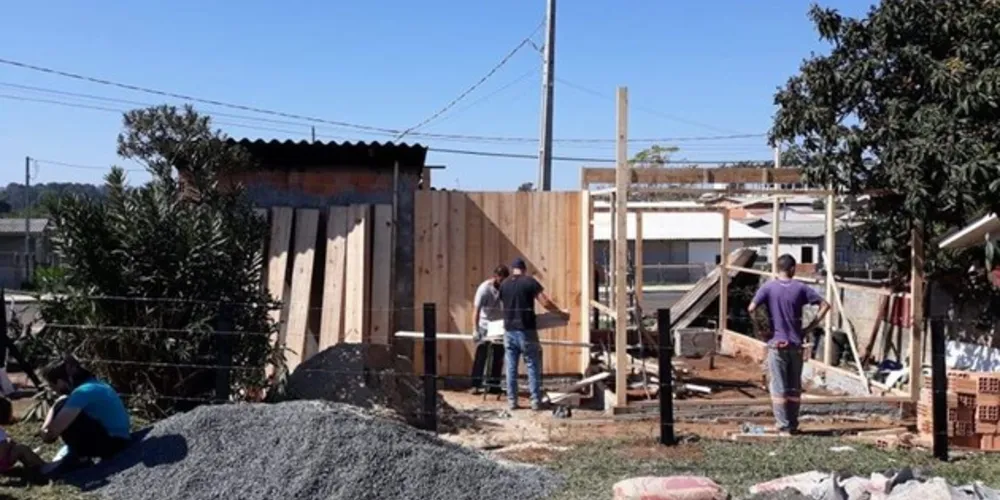 Criado em outubro do ano passado, projeto arrecada kits de higienização e produtos de beleza, e já foram mais de 150 mulheres atendidas