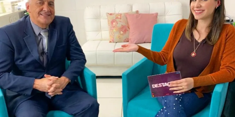 Uma vez por semana, a apresentadora da atração, Priscila Koteski, promete grandes entrevistas com perguntas polêmicas.