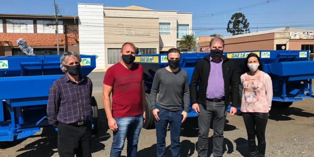 Deputado federal entregou equipamentos para a agricultura familiar e veículo para a Apae