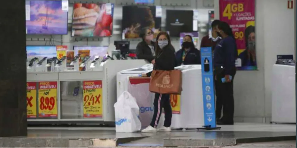 Dados são da Pesquisa Mensal de Comércio, divulgada nesta quarta-feira (12), pelo IBGE