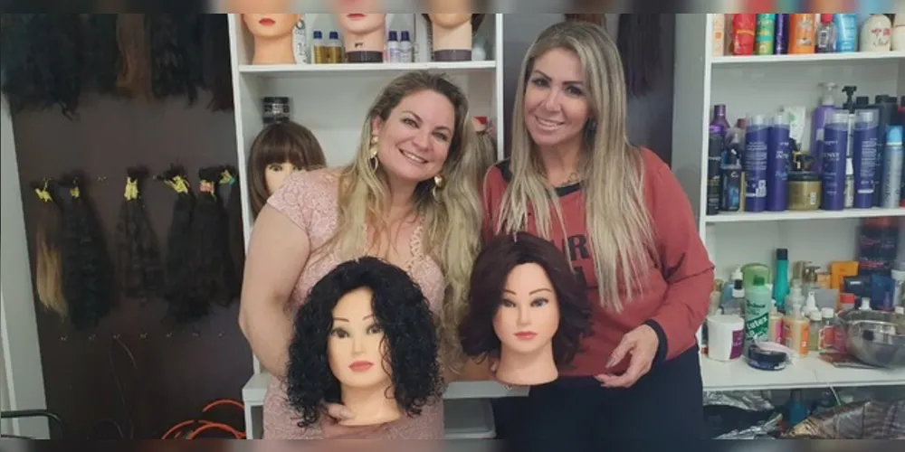 Imagem ilustrativa da imagem Empresária faz perucas para mulheres em tratamento oncológico