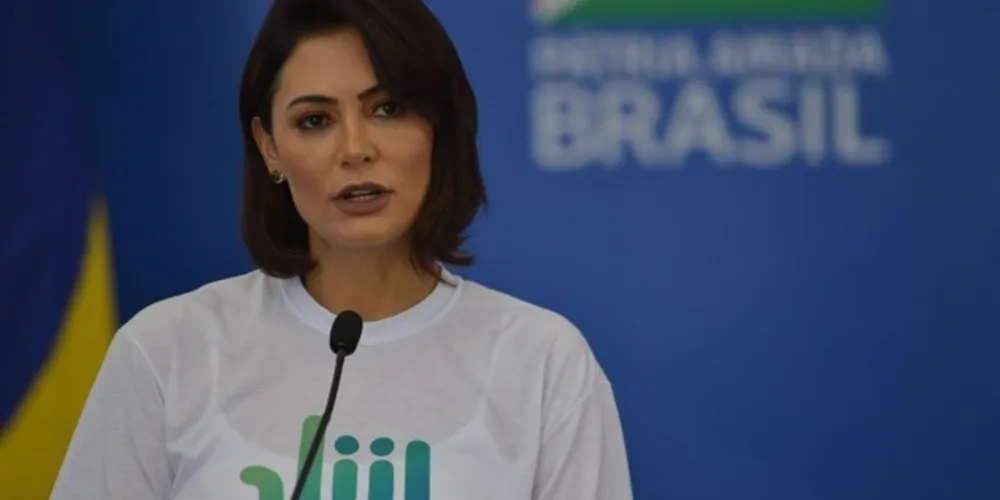 Michelle e o presidente Jair Bolsonaro também já contraíram a doença. No dia 7 de julho, o presidente anunciou que seu exame havia dado positivo. 