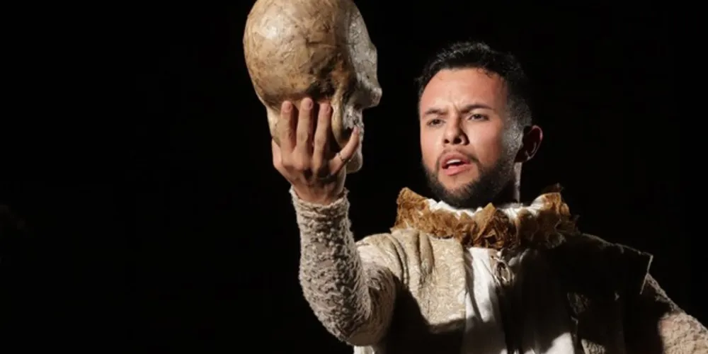 Celebração será online com a reapresentação da peça "Shakespeare: paixão e poesia" pelas redes sociais.