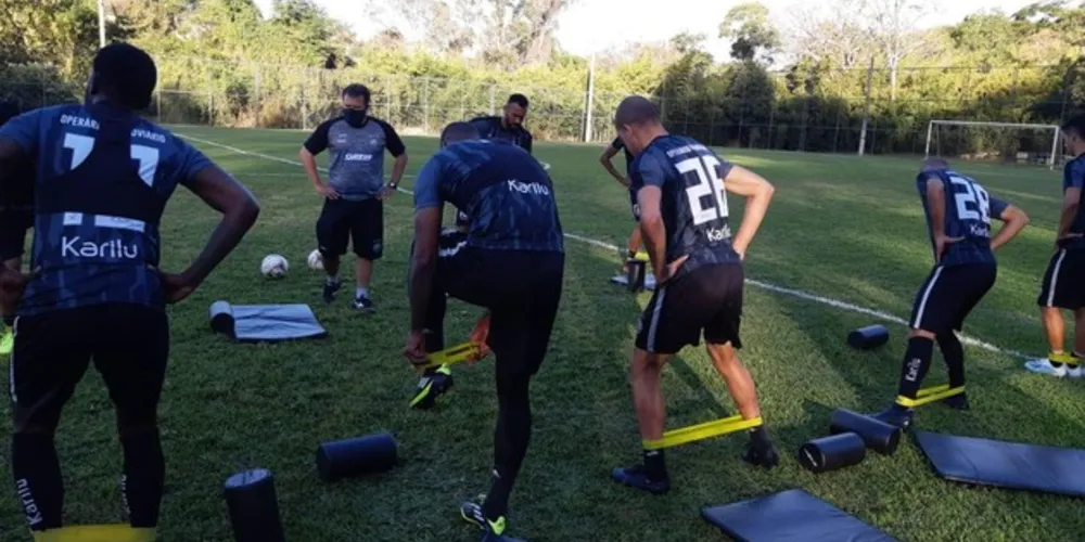 Jogadores do Operário Ferroviário já estão em Minas Gerais na preparação para o jogo de sexta-feira