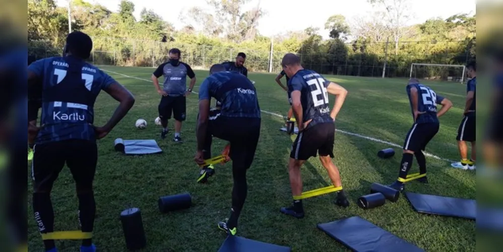 Jogadores do Operário Ferroviário já estão em Minas Gerais na preparação para o jogo de sexta-feira