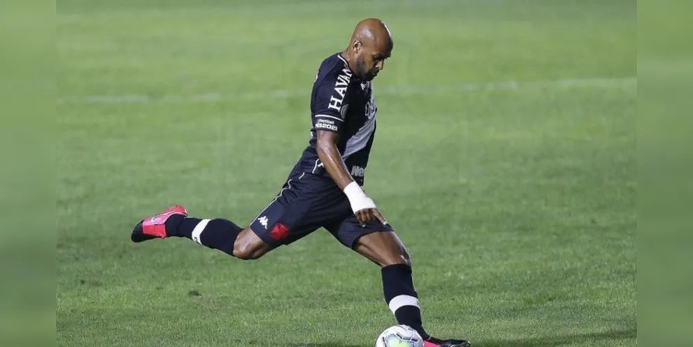Felipe Bastos marcou os dois gols do Vasco na vitória sobre o Sport