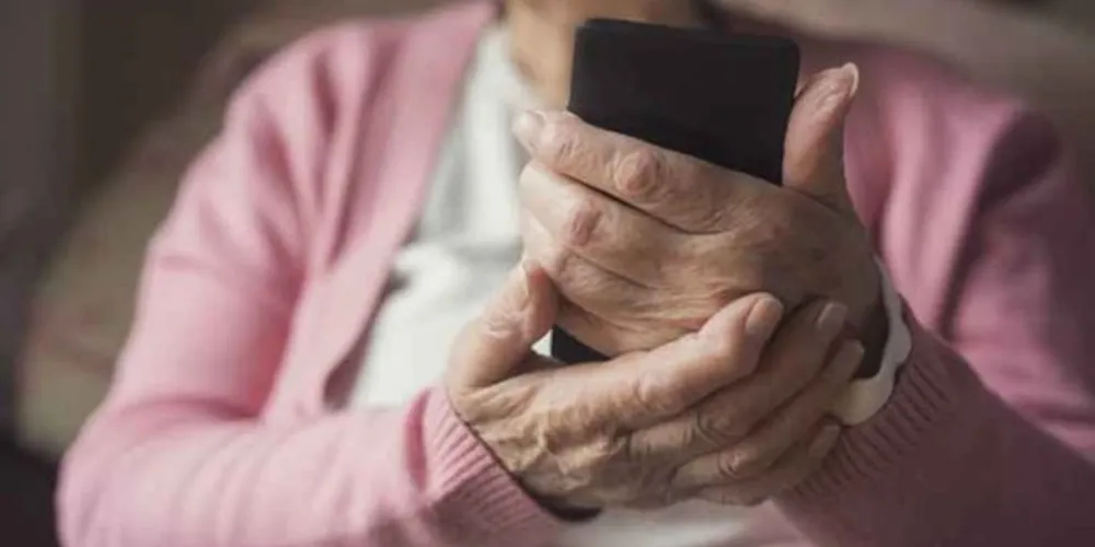 Vítima caiu na conversa dos bandidos e entregou cartão para golpista