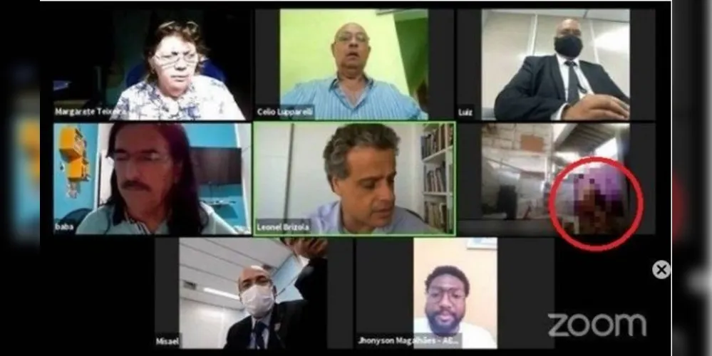 Os internautas puderam assistir, em um dos quadros da plataforma Zoom, uma performance explícita.