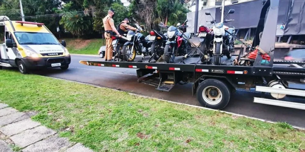Ao todo, seis motocicletas foram detidas por diversas irregularidades