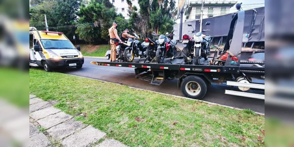 Ao todo, seis motocicletas foram detidas por diversas irregularidades