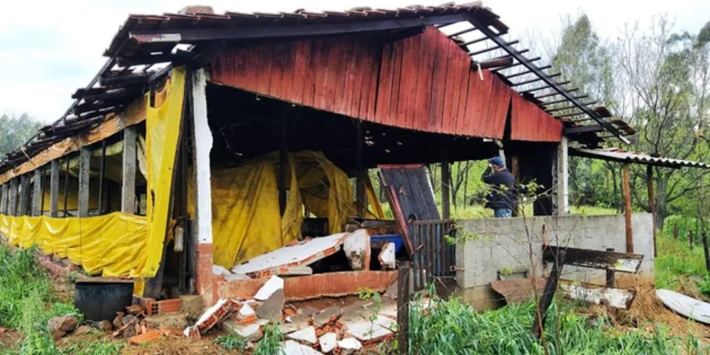 Imagem ilustrativa da imagem Tornado atinge Santa Catarina e deixa rastro de destruição