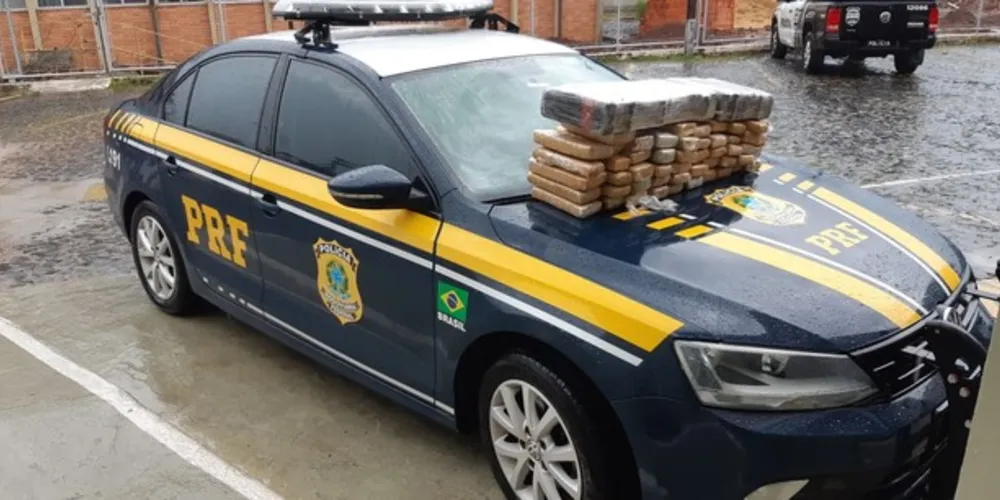 Imagem ilustrativa da imagem Após perseguição, PRF apreende 44,5 KG de maconha