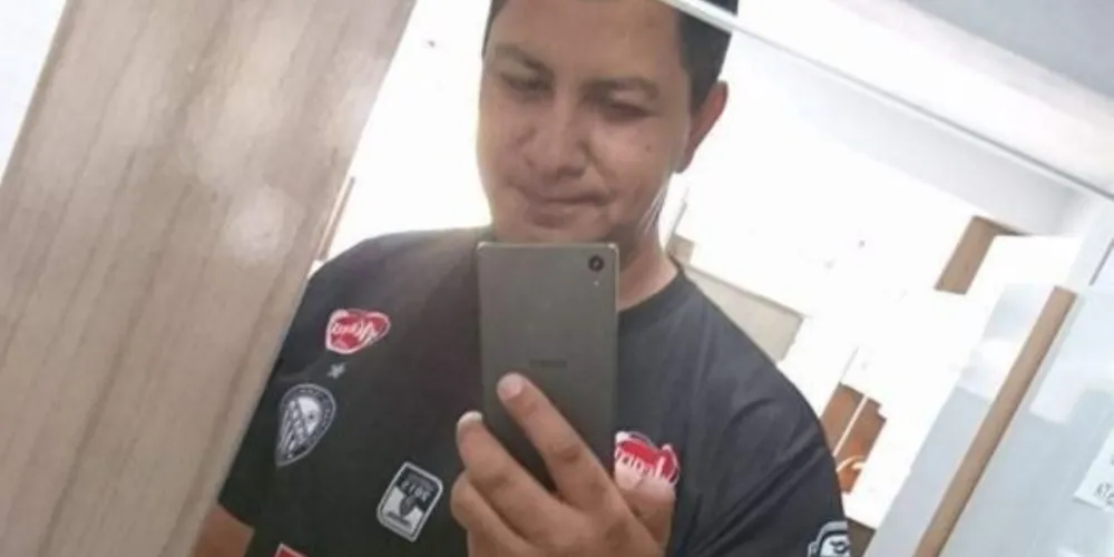 Torcida pede um minuto de silêncio para Maurício Moura dos Santos