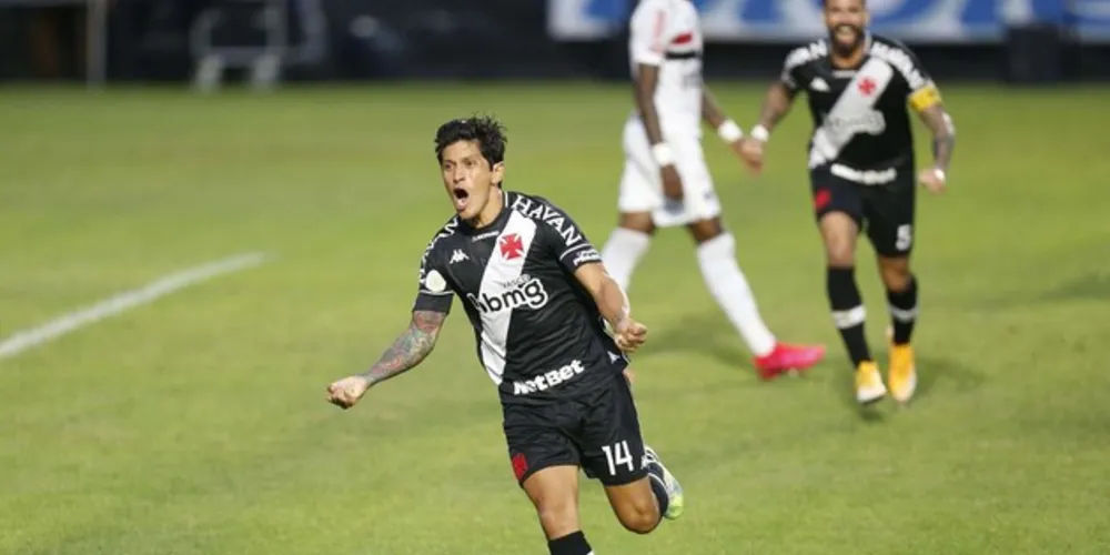 Inspirado, Cano marcou os dois gols do Vasco no triunfo sobre o São Paulo