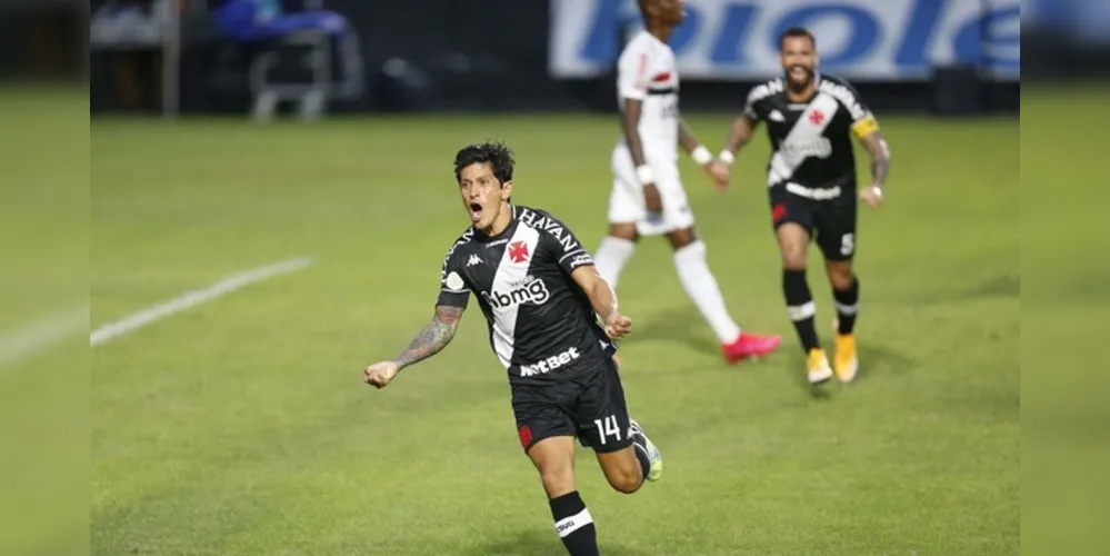 Inspirado, Cano marcou os dois gols do Vasco no triunfo sobre o São Paulo