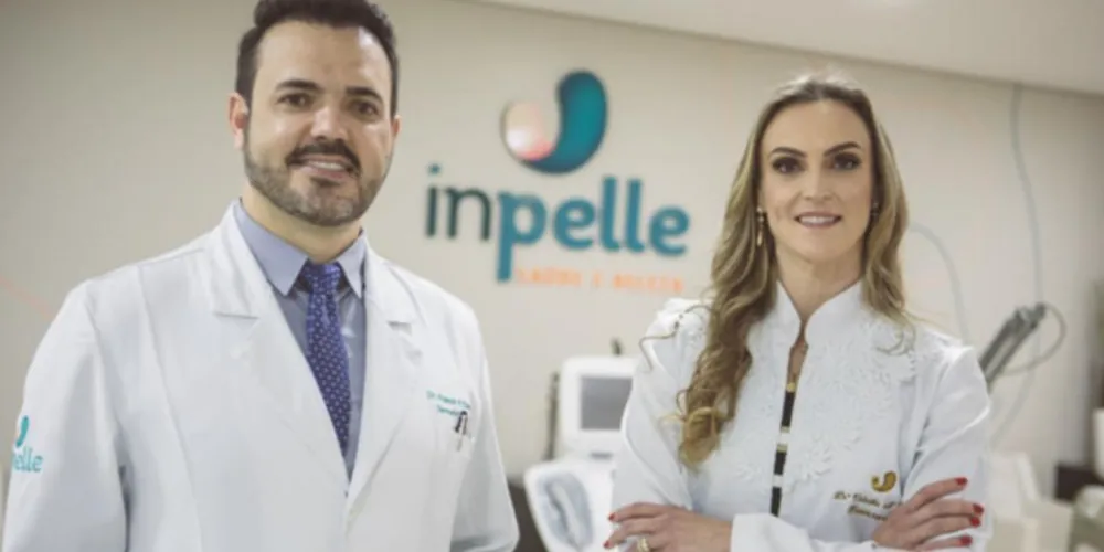 LIVE - O médico Franck Bobato e a fisioterapeuta Valeska Bobato, que respondem pela Inpelle Saúde e Beleza, realizam a primeira live da clínica, nesta terça-feira (18) a partir das 19 horas no facebook e youtube da clínica. Durante a live os profissionais divulgaram as novidades que a Inpelle está trazendo na área da beleza e estética. A Inpelle sempre acompanha os principais lançamentos e técnicas do setor da estética, sendo referência em inovação e resultado para seus pacientes. O bate papo terá a apresentação de Priscila Koteski. Prestigie!