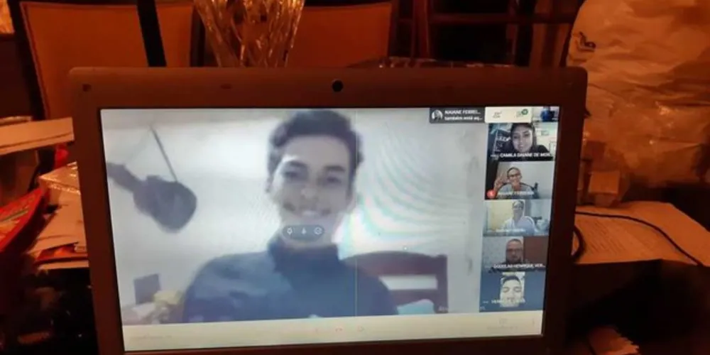 Segundo levantamento da Secretaria de Estado da Educação e do Esporte, cerca de 28,5 mil reuniões acontecem por semana