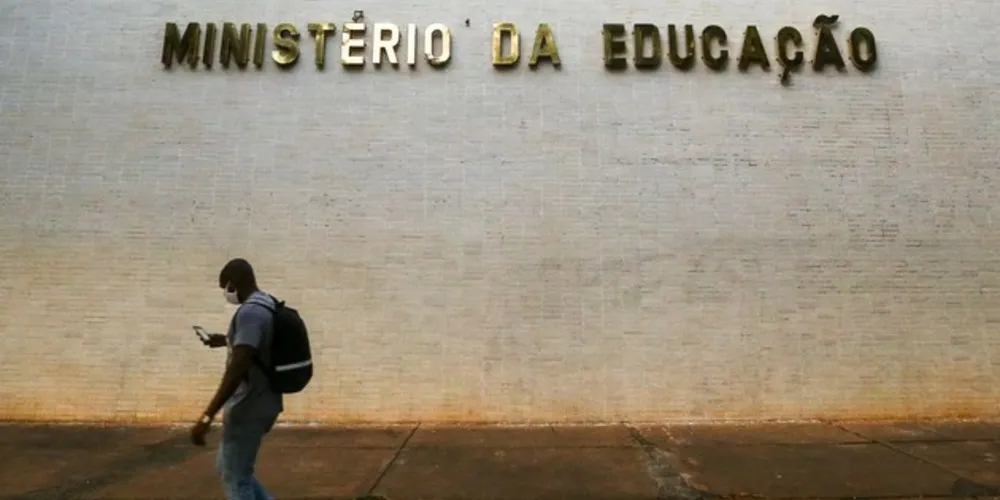 Serão beneficiados 400 mil estudantes com renda de até meio salário