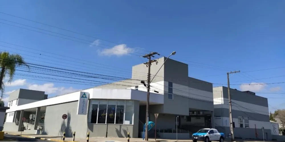 A medida ocorre após a confirmação de casos de Covid-19 entre colaboradores do hospital