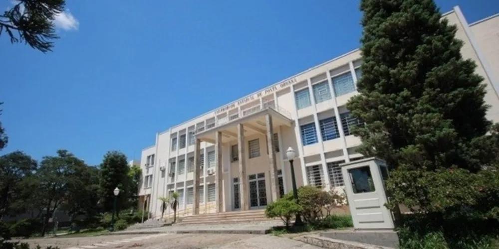 Treze professores da Universidade Estadual de Ponta Grossa tiveram textos publicados pela Academia de Letras dos Campos Gerais.