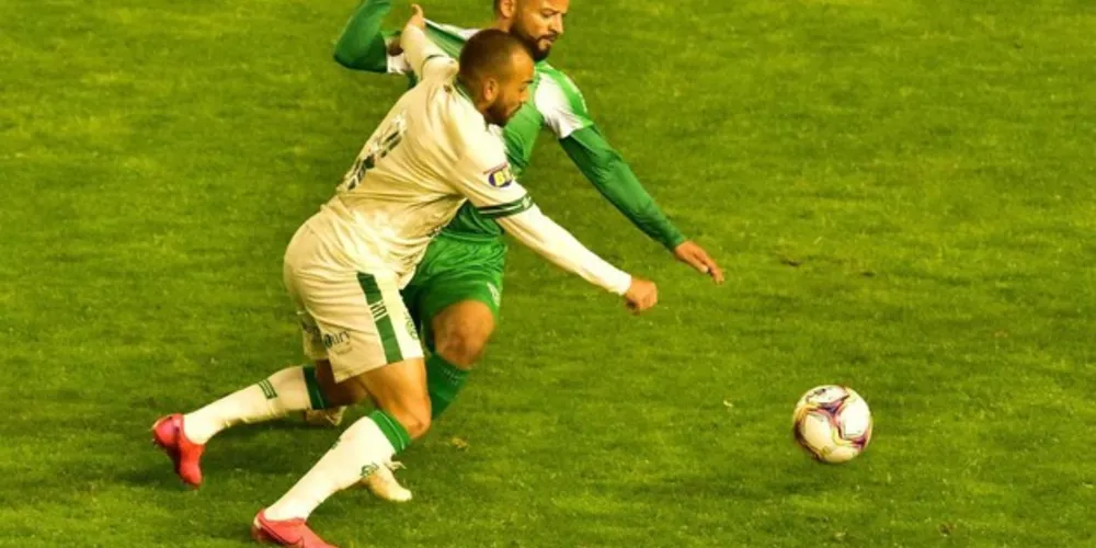 Gaúchos começaram dominando a partida, mas mineiros equilibraram o jogo na etapa final