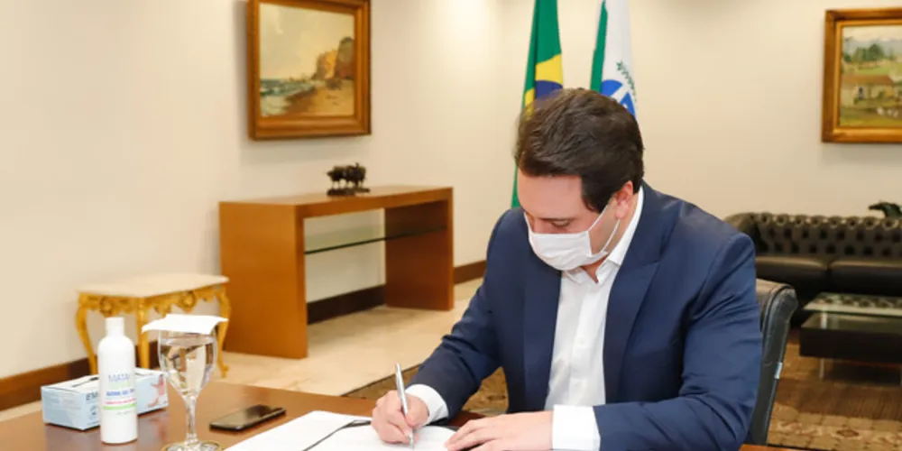 O Paraná terá reserva orçamentária de R$ 200 milhões para a compra de vacinas contra a Covid-19 em 2021.