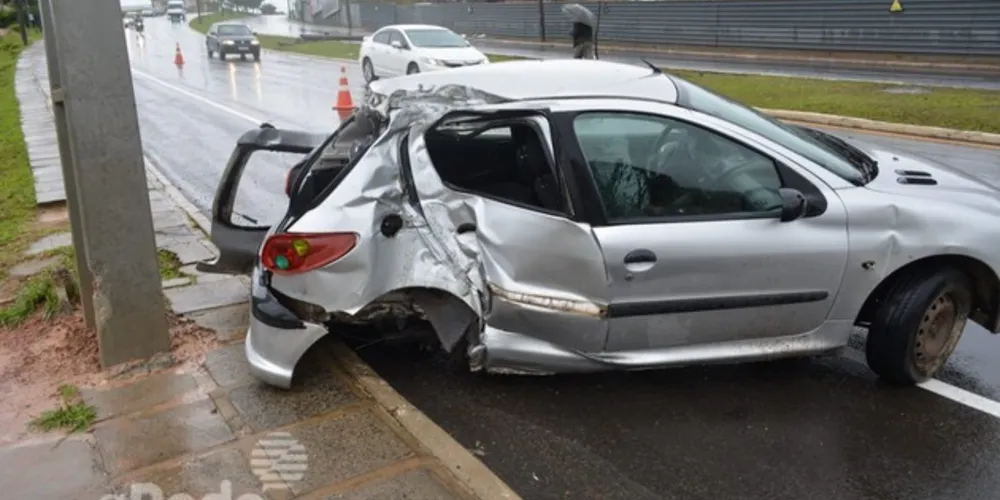 Imagem ilustrativa da imagem Visconde de Taunay registra nova batida de carro contra poste