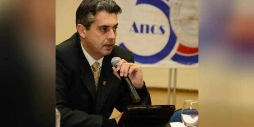 Dr. Jonatas Luiz Moreira de Paula é um dos conferencistas da noite de hoje.