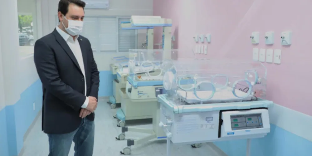 Ratinho Junior percorreu as alas do Hospital da Criança, que passou por reforma e foi entregue recentemente à população.