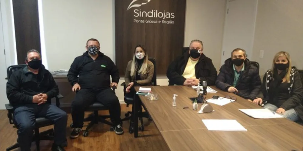 Participaram da reunião o secretário José Loureiro, Ubiratan Turcato, Adilson Strack, Kelyn Kris Gonçalves, Adriano Gonsalves e Sandra Nara Buss