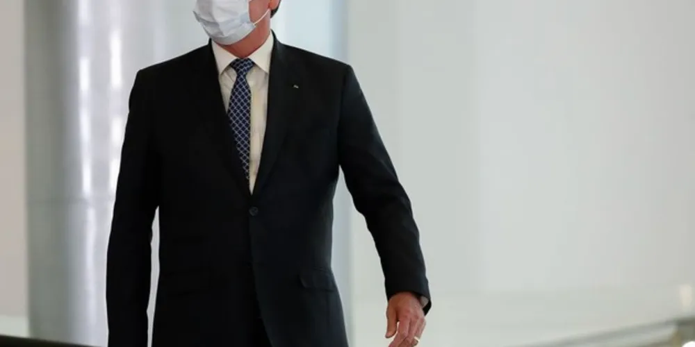 O equipamento de proteção, assim como o uso do álcool e gel e o distanciamento social, reúne consenso da comunidade científica internacional. 