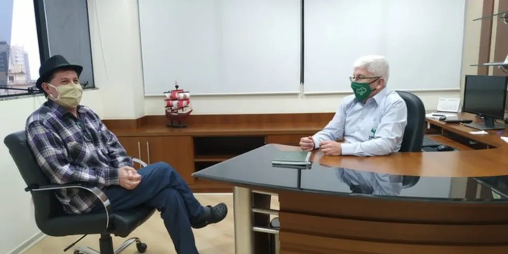 Gadini e Roberto reunidos na sede do Sindicato