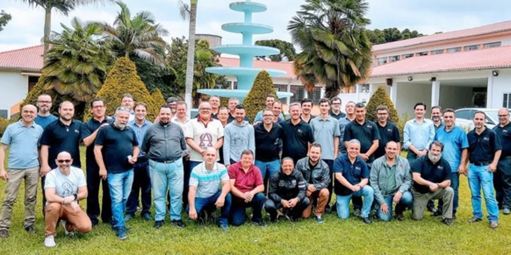 Os candidatos podem ser casados, no caso do diaconado, e solteiros e viúvos aos que buscam a ordenação presbiteral