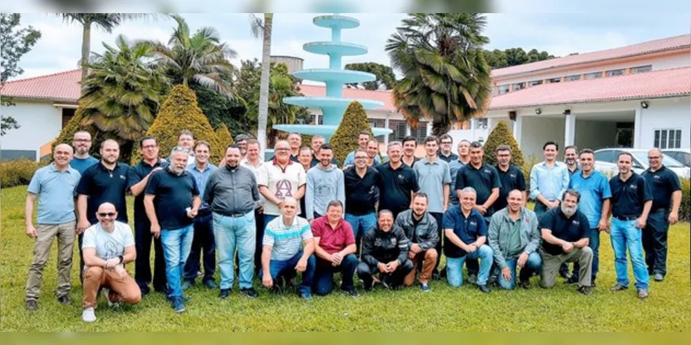 Os candidatos podem ser casados, no caso do diaconado, e solteiros e viúvos aos que buscam a ordenação presbiteral