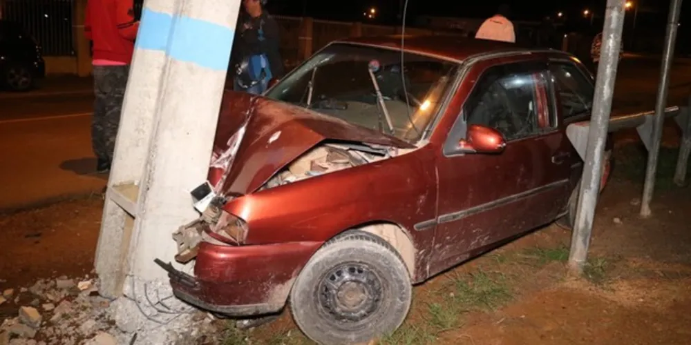 Veículo seguia no sentido bairro da Avenida Lagoa Dourada, no Gralha Azul