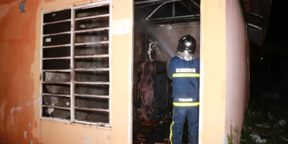 Incêndio aconteceu no residencial Costa Rica II, em Uvaranas