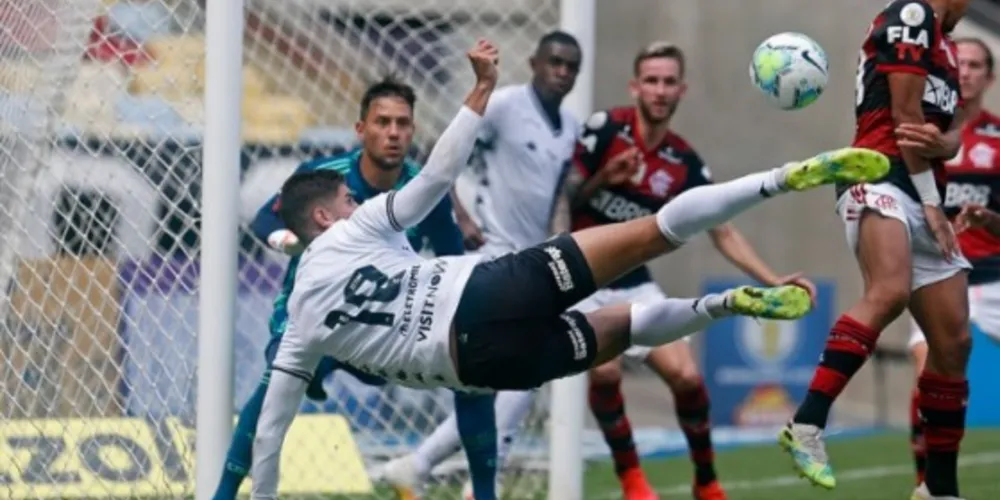 Pedro Raul marcou de voleio para o Fogão e Gabigol, de pênalti, para o Mengão