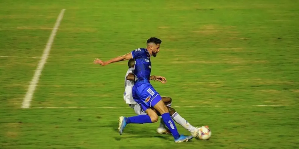 Imagem ilustrativa da imagem Cruzeiro fica no empate com o Confiança-SE pela Série B
