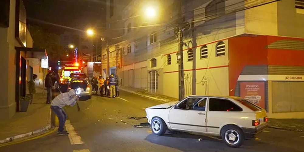 Batida aconteceu no cruzamento das ruas Francisco Búrzio e Francisco Ribas, no centro da cidade
