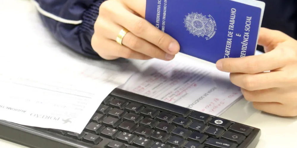 Foram 6.7 mil novos postos de trabalho ocupados nos Campos Gerais, contra 4,9 mil demitidos
