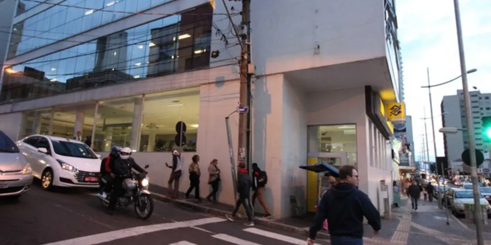 Parte do dinheiro foi sacado de agência do Banco do Brasil na Vicente Machado
