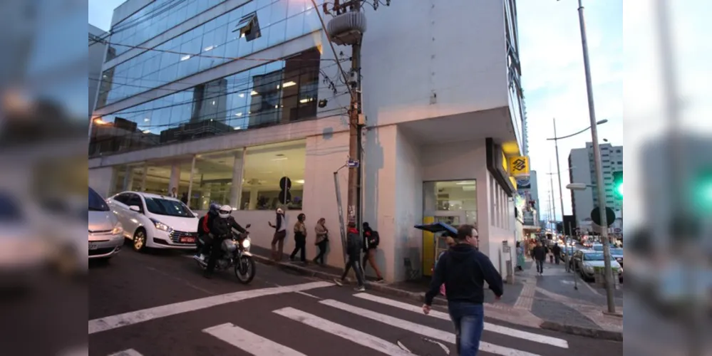 Parte do dinheiro foi sacado de agência do Banco do Brasil na Vicente Machado