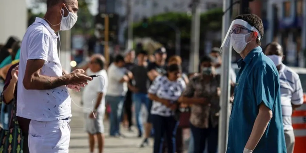Números mostram cenário nacional. Efeito da pandemia continua mais severo entre os idosos