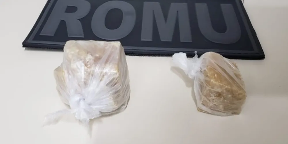 Casal que portava a droga foi encontrado no banco de praça no Jardim Carvalho