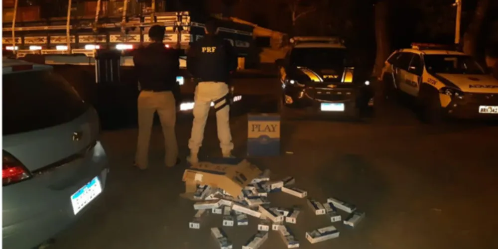A Policia Rodoviária Federal (PRF) apreendeu nesta sexta (28), mais de 120 mil maços de cigarros contrabandeados do Paraguai. 
