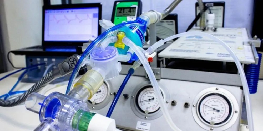 O equipamento é utilizado no tratamento de pacientes da covid-19, em quadros mais graves que precisam de apoio para garantir a respiração.