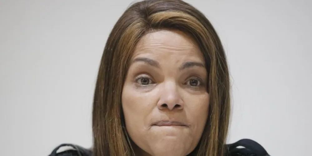 O advogado Anderson Rollemberg, que defende Flordelis, afirmou não há elementos que sustentem a denúncia contra ela. 