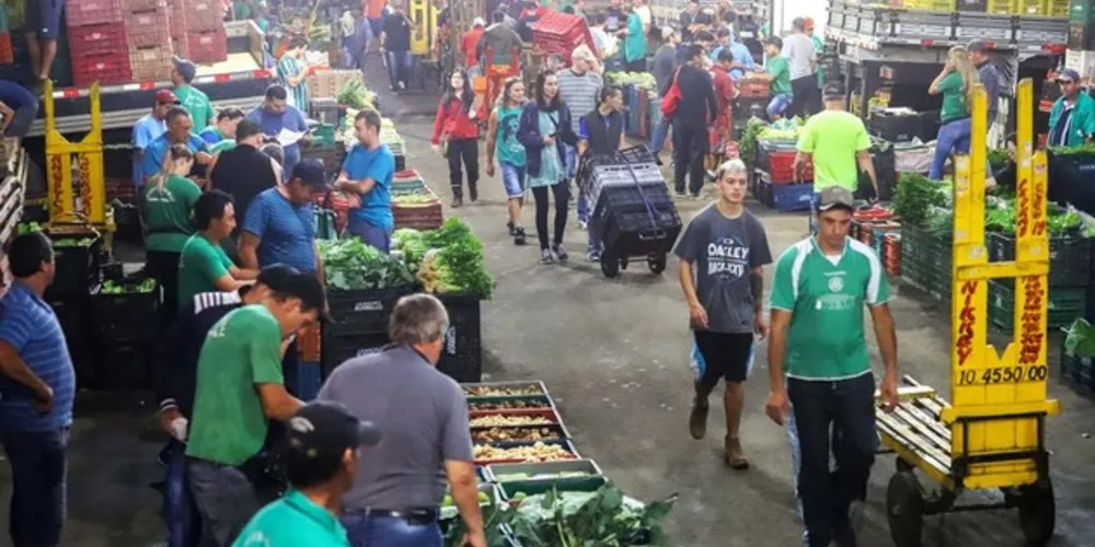  A nova lei (20.302/2020) abre espaço para associações e pequenas cooperativas poderem participar do comércio atacadista de hortigranjeiros no Estado.