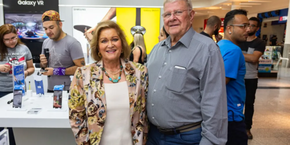 DESTAQUE – No registro, Elba Lozza de Moraes e Aymore Índio do Brasil Pereira de Moraes nomes de relevância para a sociedade princesina. O casal sempre está envolvido em ações sociais de nossa cidade, contribuindo para o bem estar dos menos favorecidos