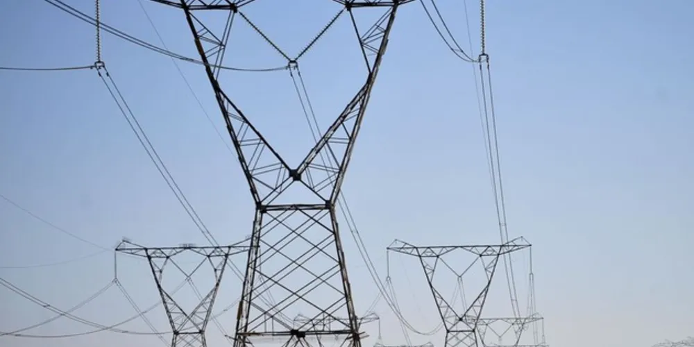 A CDE é um fundo do setor elétrico que custeia políticas públicas e programas de subsídio, como o Luz para Todos e o desconto na tarifa para irrigação.